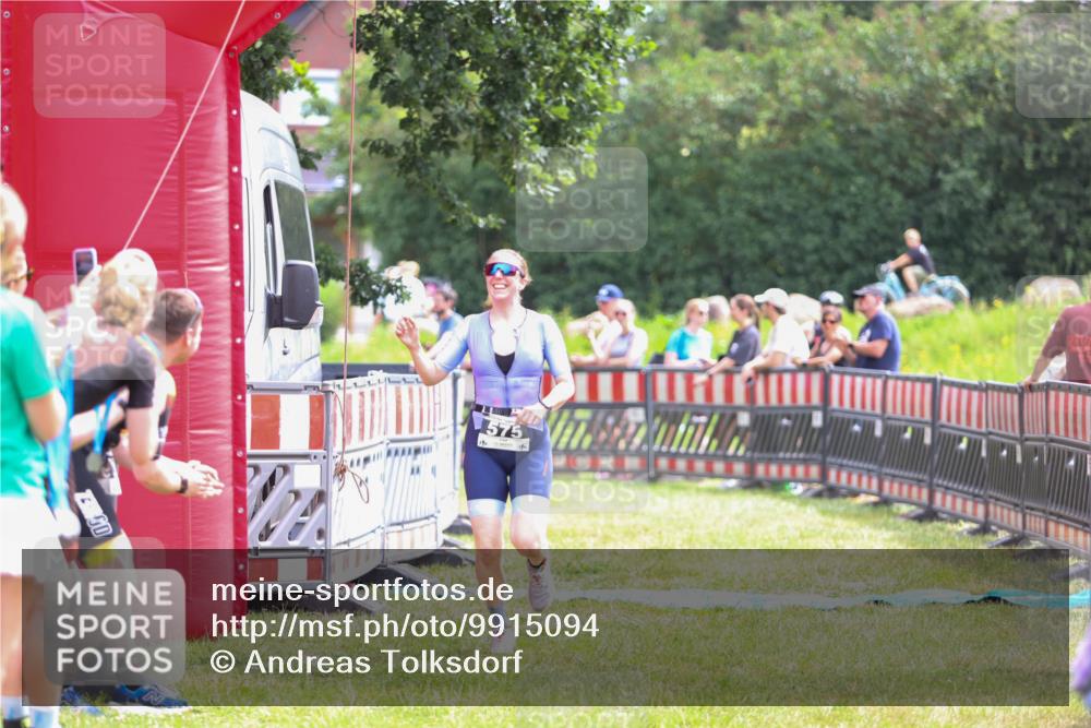 21.06.2026 - 29. Vierlanden-Triathlon Andreas Tolksdorf http://msf.ph/oto/9915094 21.06.2026 11:34:20 Ziel 575 meine-sportfotos.de