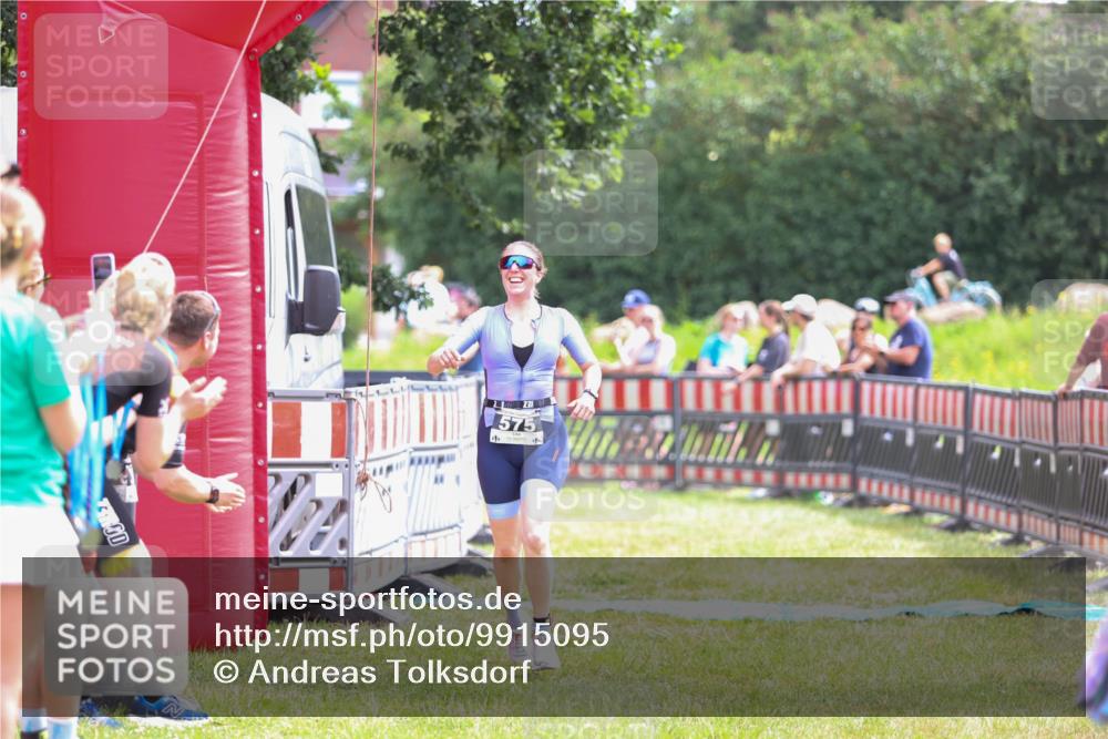 21.06.2026 - 29. Vierlanden-Triathlon Andreas Tolksdorf http://msf.ph/oto/9915095 21.06.2026 11:34:20 Ziel 575 meine-sportfotos.de