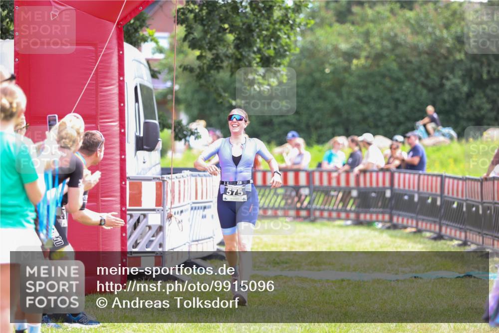 21.06.2026 - 29. Vierlanden-Triathlon Andreas Tolksdorf http://msf.ph/oto/9915096 21.06.2026 11:34:20 Ziel 575 meine-sportfotos.de