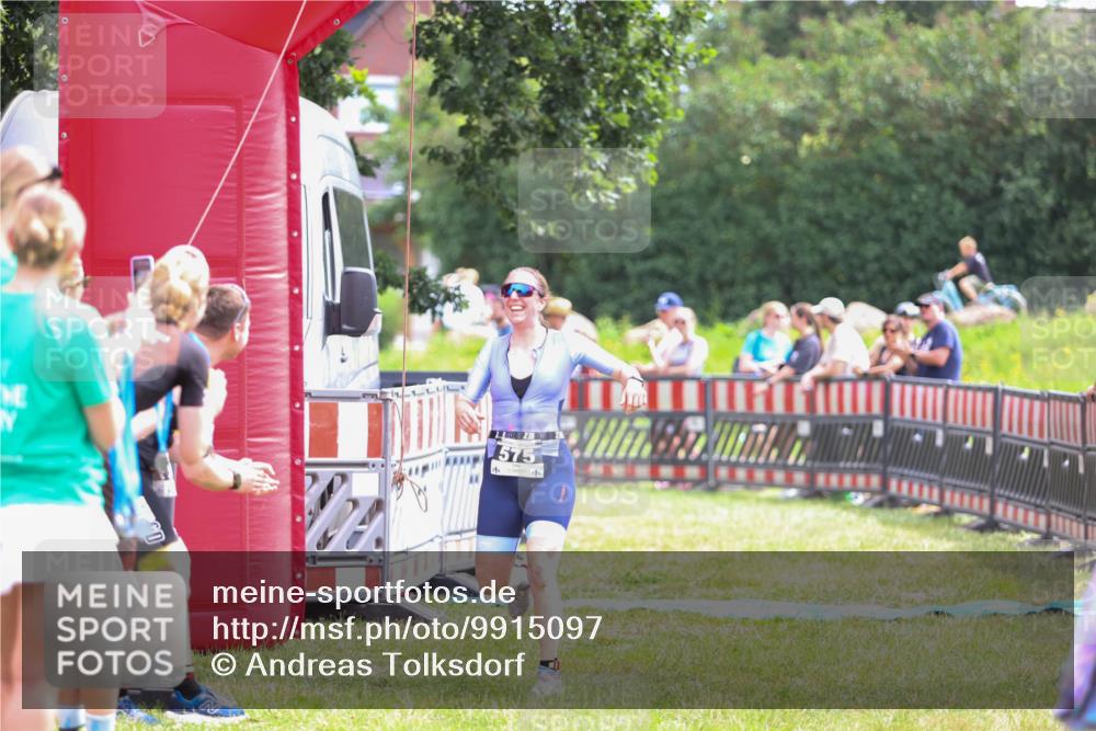 21.06.2026 - 29. Vierlanden-Triathlon Andreas Tolksdorf http://msf.ph/oto/9915097 21.06.2026 11:34:20 Ziel 575 meine-sportfotos.de