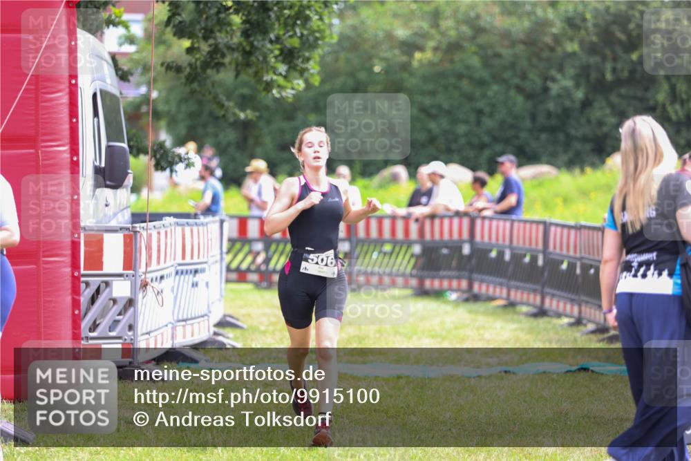 21.06.2026 - 29. Vierlanden-Triathlon Andreas Tolksdorf http://msf.ph/oto/9915100 21.06.2026 11:34:34 Ziel 506, 572 meine-sportfotos.de