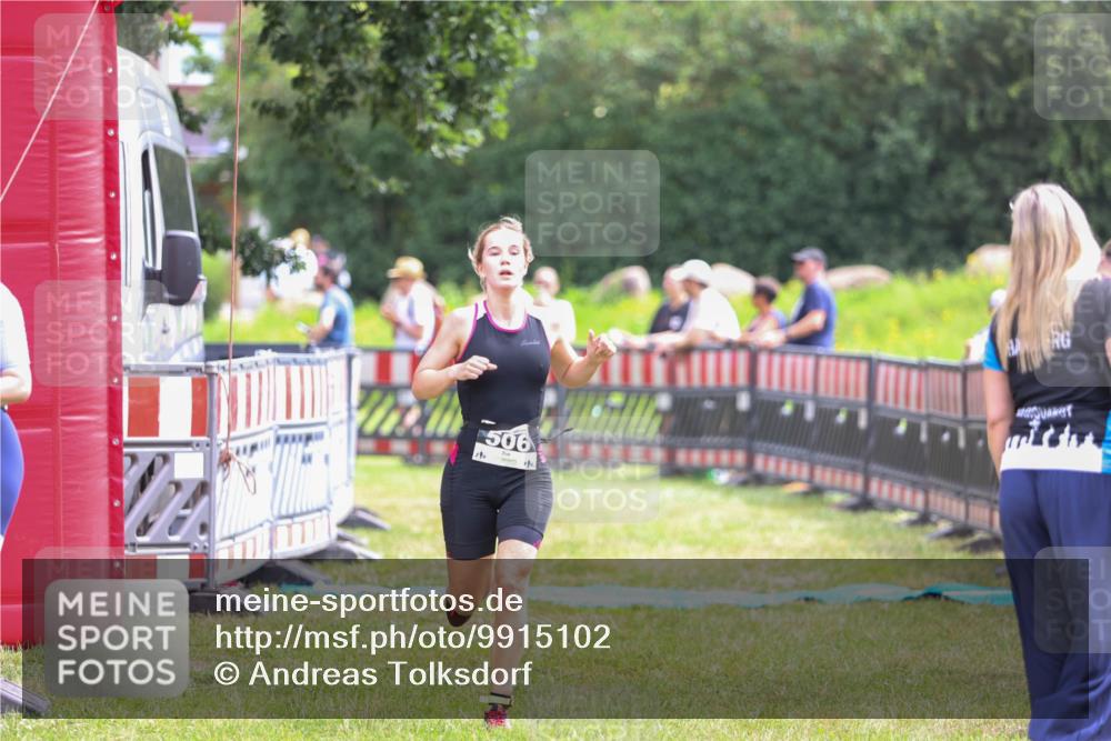 21.06.2026 - 29. Vierlanden-Triathlon Andreas Tolksdorf http://msf.ph/oto/9915102 21.06.2026 11:34:34 Ziel 506, 572 meine-sportfotos.de
