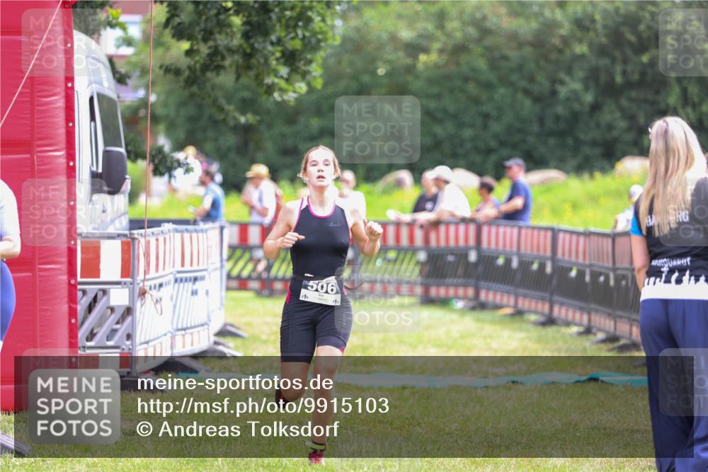21.06.2026 - 29. Vierlanden-Triathlon Andreas Tolksdorf http://msf.ph/oto/9915103 21.06.2026 11:34:34 Ziel 506, 572 meine-sportfotos.de