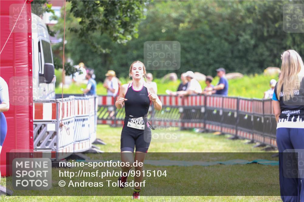 21.06.2026 - 29. Vierlanden-Triathlon Andreas Tolksdorf http://msf.ph/oto/9915104 21.06.2026 11:34:34 Ziel 506, 572 meine-sportfotos.de