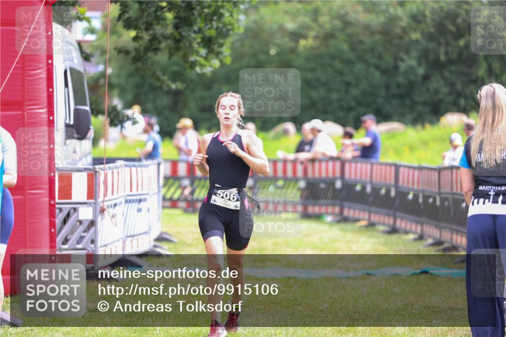 21.06.2026 - 29. Vierlanden-Triathlon Andreas Tolksdorf http://msf.ph/oto/9915106 21.06.2026 11:34:34 Ziel 506, 572 meine-sportfotos.de