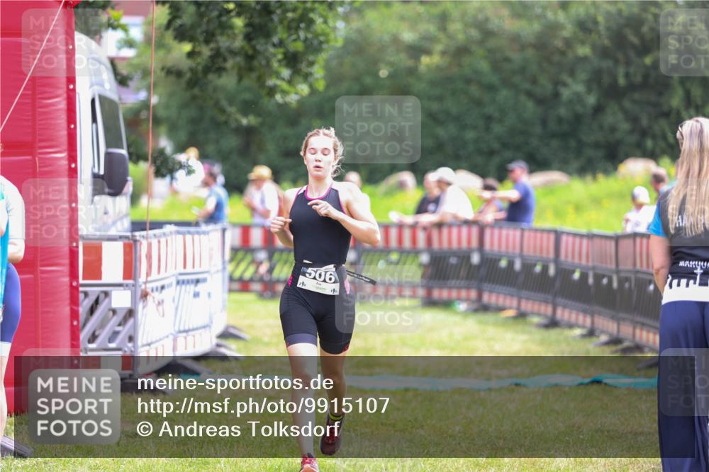 21.06.2026 - 29. Vierlanden-Triathlon Andreas Tolksdorf http://msf.ph/oto/9915107 21.06.2026 11:34:34 Ziel 506, 572 meine-sportfotos.de