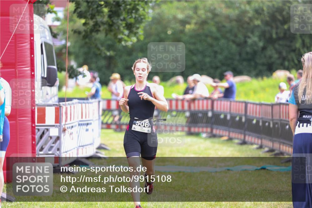 21.06.2026 - 29. Vierlanden-Triathlon Andreas Tolksdorf http://msf.ph/oto/9915108 21.06.2026 11:34:34 Ziel 506, 572 meine-sportfotos.de