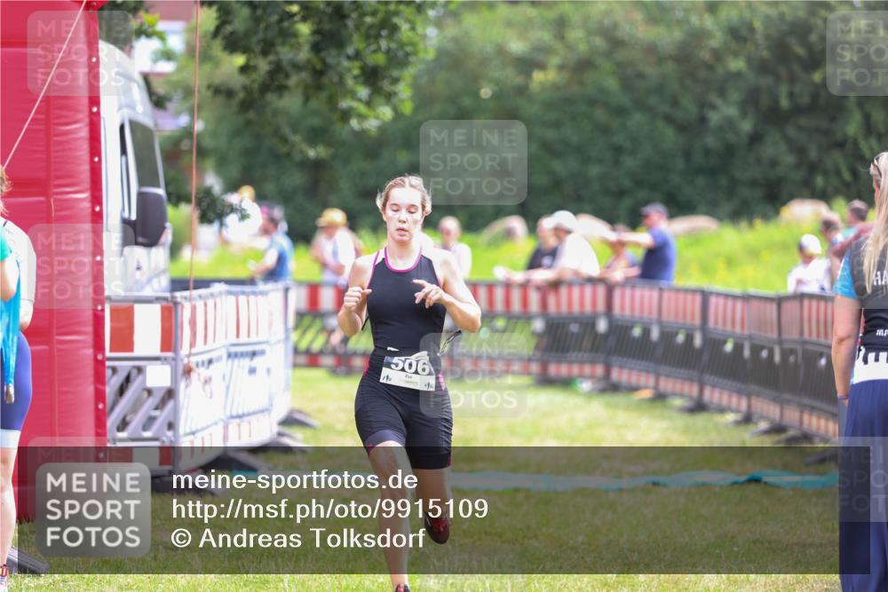 21.06.2026 - 29. Vierlanden-Triathlon Andreas Tolksdorf http://msf.ph/oto/9915109 21.06.2026 11:34:34 Ziel 506, 572 meine-sportfotos.de