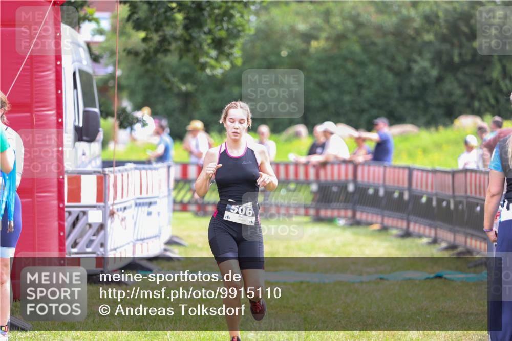 21.06.2026 - 29. Vierlanden-Triathlon Andreas Tolksdorf http://msf.ph/oto/9915110 21.06.2026 11:34:34 Ziel 506, 572 meine-sportfotos.de