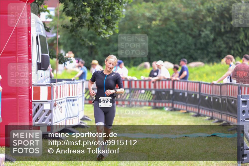 21.06.2026 - 29. Vierlanden-Triathlon Andreas Tolksdorf http://msf.ph/oto/9915112 21.06.2026 11:34:41 Ziel 561, 572, 608 meine-sportfotos.de