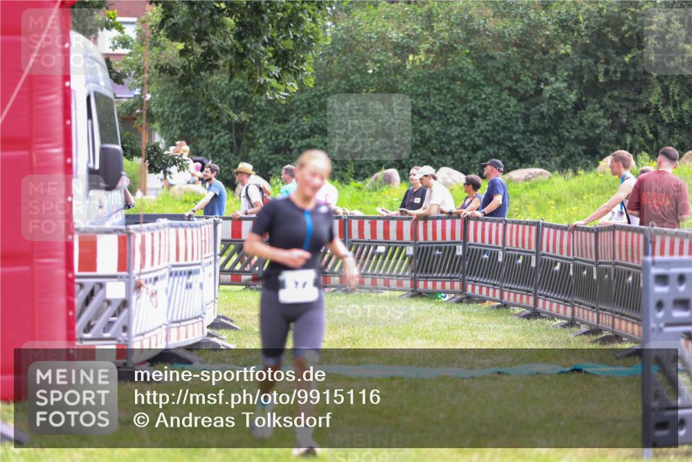 21.06.2026 - 29. Vierlanden-Triathlon Andreas Tolksdorf http://msf.ph/oto/9915116 21.06.2026 11:34:42 Ziel 561, 572, 608 meine-sportfotos.de