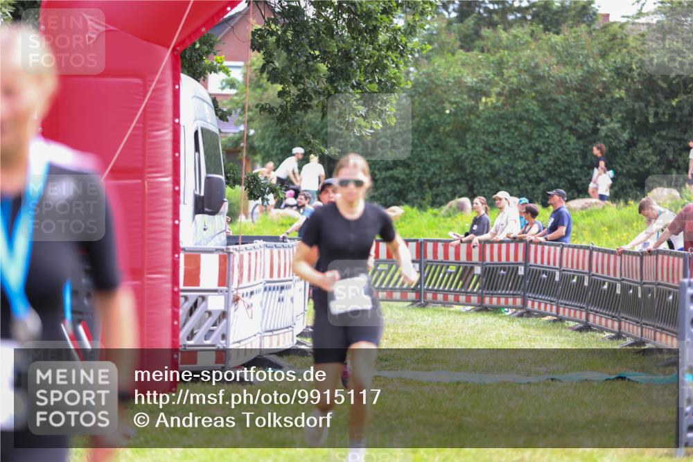 21.06.2026 - 29. Vierlanden-Triathlon Andreas Tolksdorf http://msf.ph/oto/9915117 21.06.2026 11:34:53 Ziel 561, 608 meine-sportfotos.de