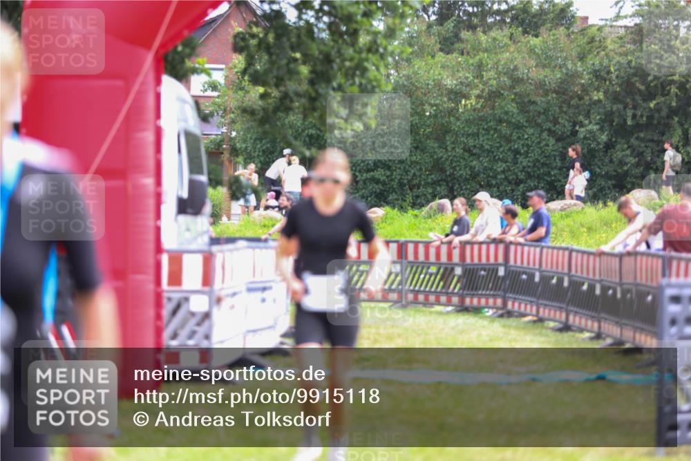 21.06.2026 - 29. Vierlanden-Triathlon Andreas Tolksdorf http://msf.ph/oto/9915118 21.06.2026 11:34:53 Ziel 561, 608 meine-sportfotos.de