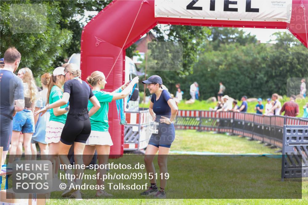 21.06.2026 - 29. Vierlanden-Triathlon Andreas Tolksdorf http://msf.ph/oto/9915119 21.06.2026 11:34:59 Ziel 618 meine-sportfotos.de