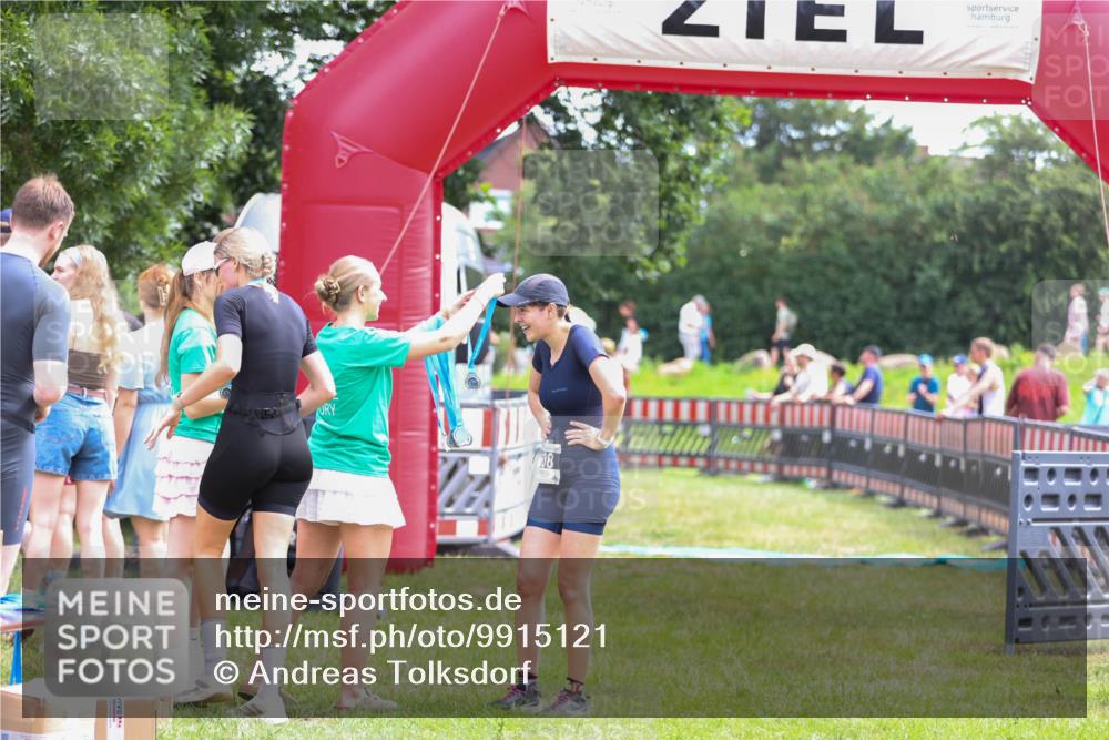 21.06.2026 - 29. Vierlanden-Triathlon Andreas Tolksdorf http://msf.ph/oto/9915121 21.06.2026 11:34:59 Ziel 618 meine-sportfotos.de