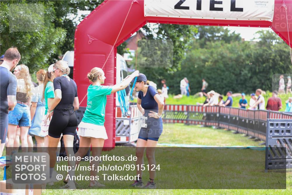 21.06.2026 - 29. Vierlanden-Triathlon Andreas Tolksdorf http://msf.ph/oto/9915124 21.06.2026 11:34:59 Ziel 618 meine-sportfotos.de