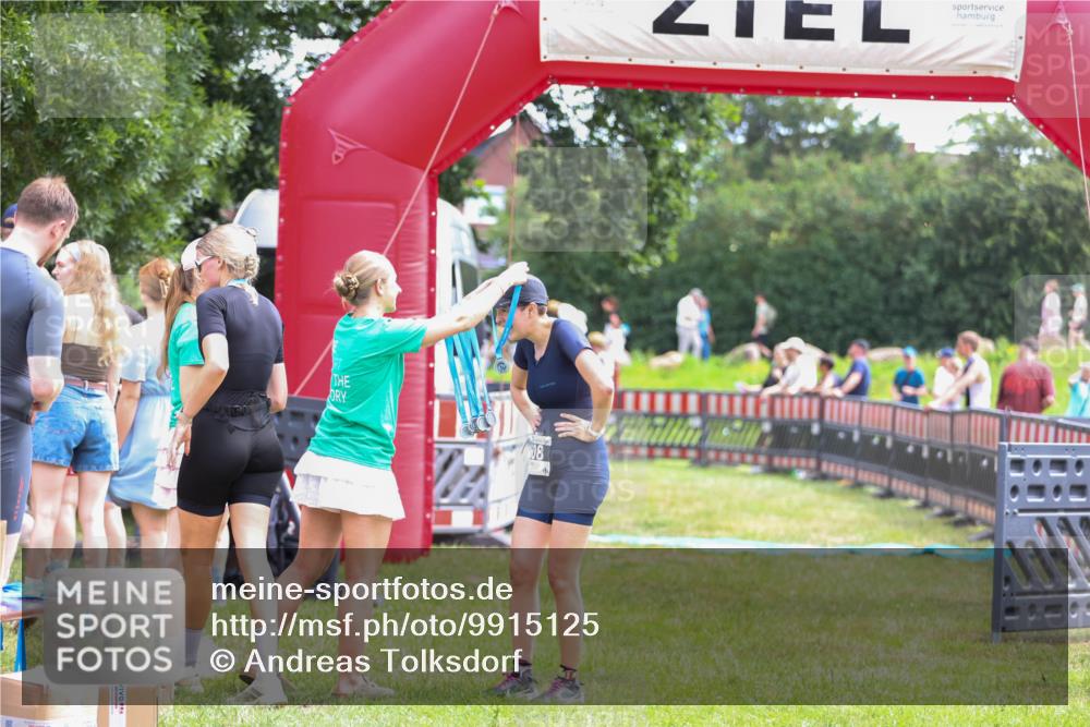 21.06.2026 - 29. Vierlanden-Triathlon Andreas Tolksdorf http://msf.ph/oto/9915125 21.06.2026 11:34:59 Ziel 618 meine-sportfotos.de