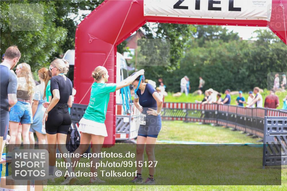 21.06.2026 - 29. Vierlanden-Triathlon Andreas Tolksdorf http://msf.ph/oto/9915127 21.06.2026 11:34:59 Ziel 618 meine-sportfotos.de