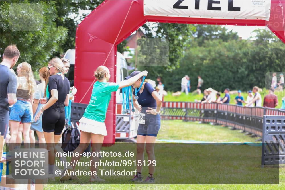 21.06.2026 - 29. Vierlanden-Triathlon Andreas Tolksdorf http://msf.ph/oto/9915129 21.06.2026 11:34:59 Ziel 618 meine-sportfotos.de