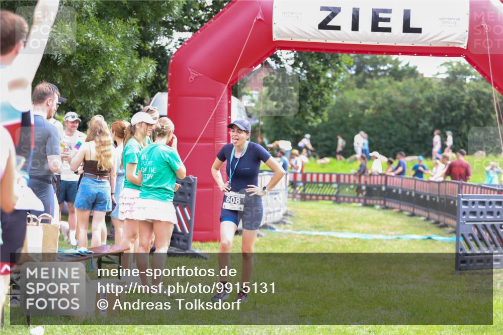 21.06.2026 - 29. Vierlanden-Triathlon Andreas Tolksdorf http://msf.ph/oto/9915131 21.06.2026 11:35:01 Ziel 606, 618 meine-sportfotos.de