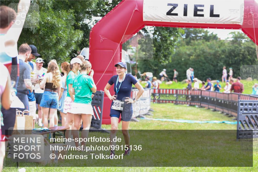 21.06.2026 - 29. Vierlanden-Triathlon Andreas Tolksdorf http://msf.ph/oto/9915136 21.06.2026 11:35:01 Ziel 606, 618 meine-sportfotos.de