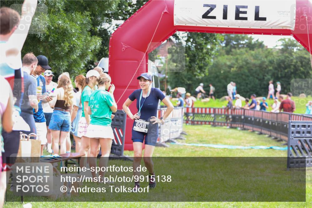 21.06.2026 - 29. Vierlanden-Triathlon Andreas Tolksdorf http://msf.ph/oto/9915138 21.06.2026 11:35:01 Ziel 606, 618 meine-sportfotos.de
