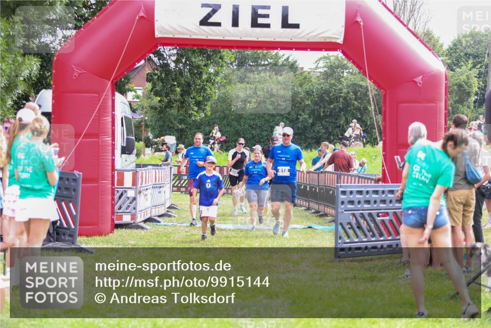 21.06.2026 - 29. Vierlanden-Triathlon Andreas Tolksdorf http://msf.ph/oto/9915144 21.06.2026 11:35:10 Ziel 438, 606, 618 meine-sportfotos.de
