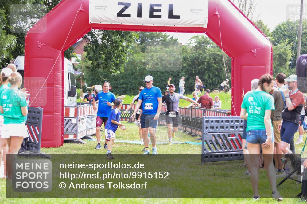 21.06.2026 - 29. Vierlanden-Triathlon Andreas Tolksdorf http://msf.ph/oto/9915152 21.06.2026 11:35:11 Ziel 438, 606, 618 meine-sportfotos.de