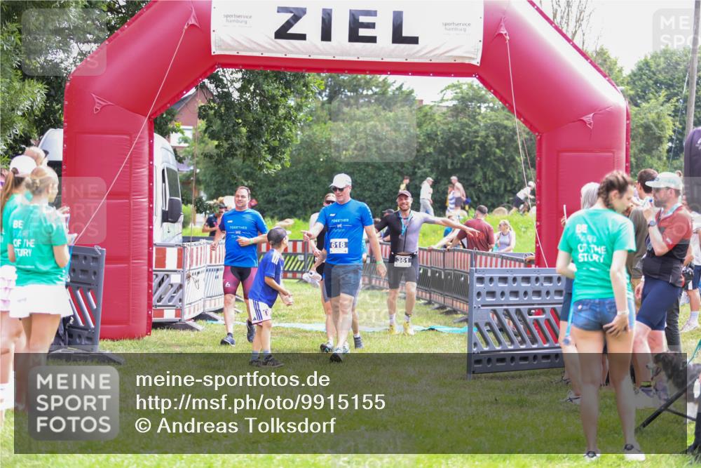 21.06.2026 - 29. Vierlanden-Triathlon Andreas Tolksdorf http://msf.ph/oto/9915155 21.06.2026 11:35:11 Ziel 438, 606, 618 meine-sportfotos.de