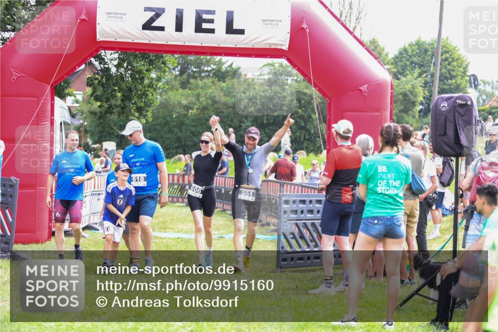 21.06.2026 - 29. Vierlanden-Triathlon Andreas Tolksdorf http://msf.ph/oto/9915160 21.06.2026 11:35:13 Ziel 438, 606, 618 meine-sportfotos.de