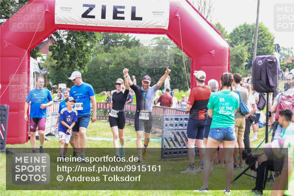 21.06.2026 - 29. Vierlanden-Triathlon Andreas Tolksdorf http://msf.ph/oto/9915161 21.06.2026 11:35:13 Ziel 438, 606, 618 meine-sportfotos.de