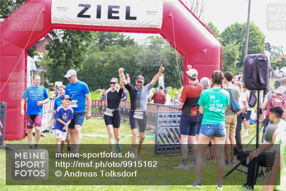 21.06.2026 - 29. Vierlanden-Triathlon Andreas Tolksdorf http://msf.ph/oto/9915162 21.06.2026 11:35:13 Ziel 438, 606, 618 meine-sportfotos.de