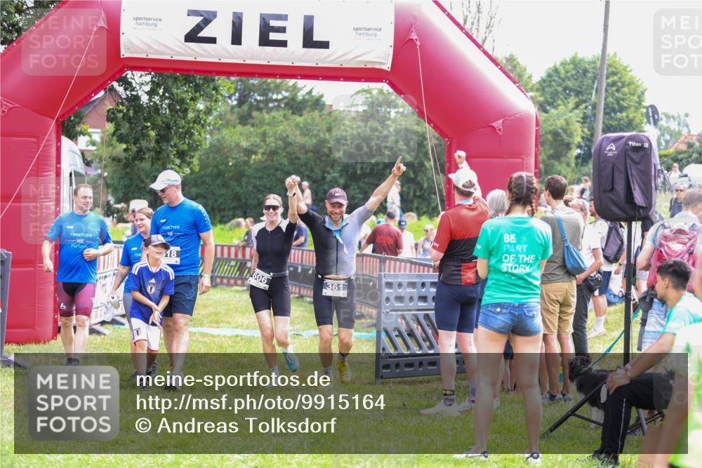 21.06.2026 - 29. Vierlanden-Triathlon Andreas Tolksdorf http://msf.ph/oto/9915164 21.06.2026 11:35:13 Ziel 438, 606, 618 meine-sportfotos.de