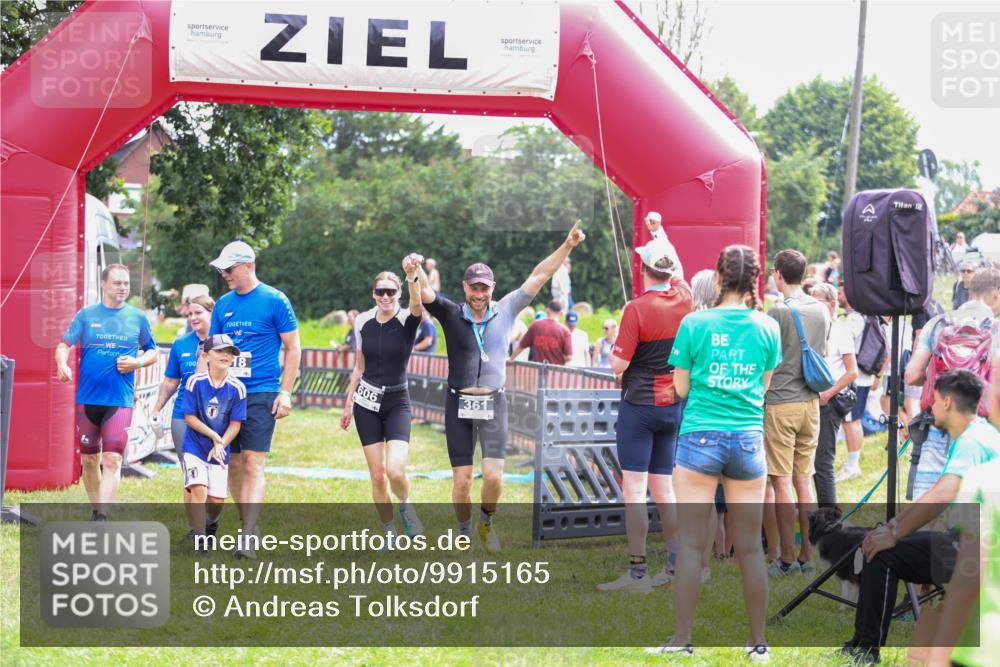 21.06.2026 - 29. Vierlanden-Triathlon Andreas Tolksdorf http://msf.ph/oto/9915165 21.06.2026 11:35:13 Ziel 438, 606, 618 meine-sportfotos.de