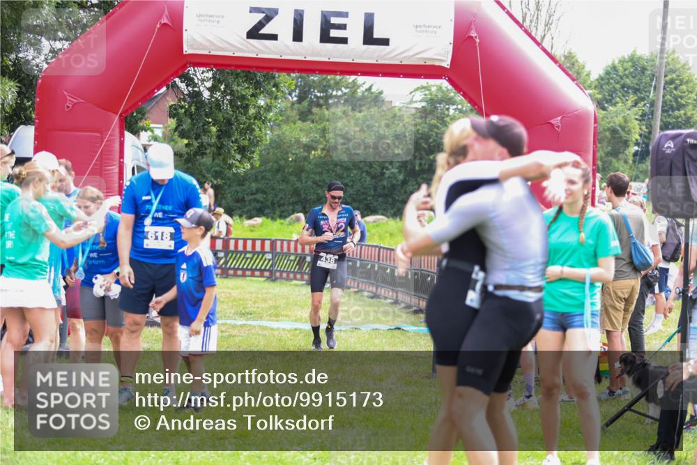 21.06.2026 - 29. Vierlanden-Triathlon Andreas Tolksdorf http://msf.ph/oto/9915173 21.06.2026 11:35:19 Ziel 438 meine-sportfotos.de