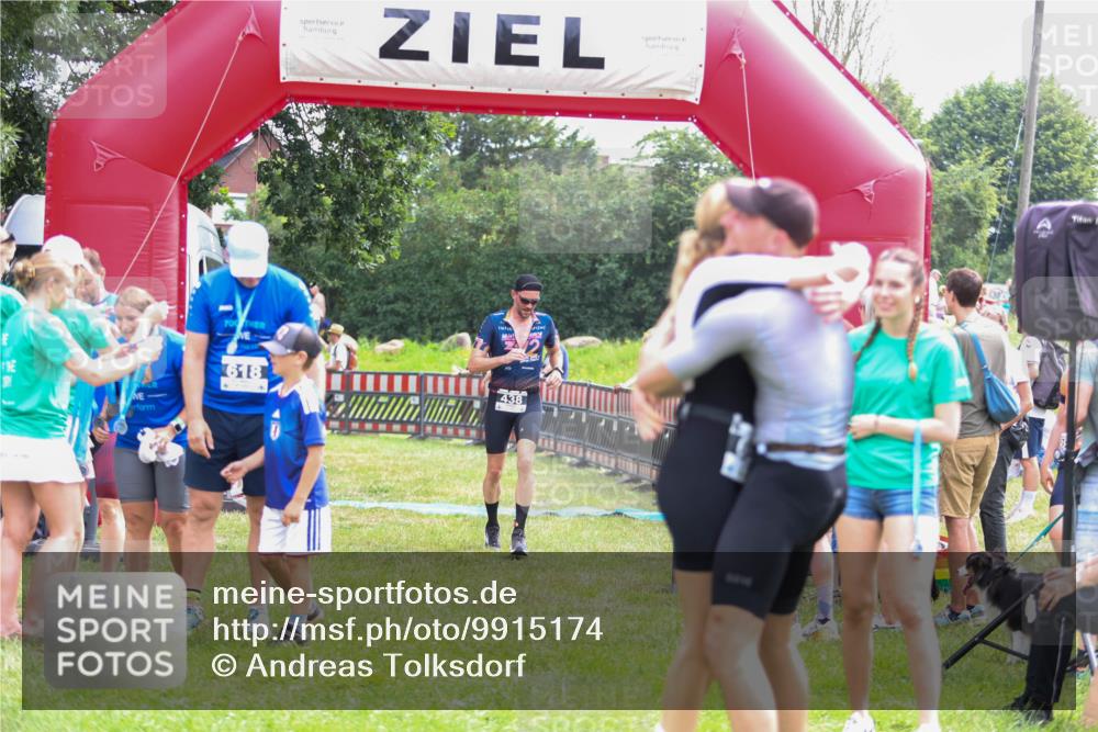 21.06.2026 - 29. Vierlanden-Triathlon Andreas Tolksdorf http://msf.ph/oto/9915174 21.06.2026 11:35:19 Ziel 438 meine-sportfotos.de