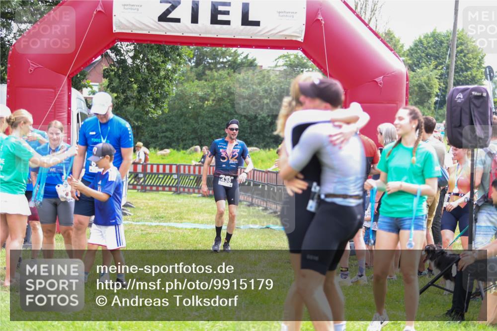 21.06.2026 - 29. Vierlanden-Triathlon Andreas Tolksdorf http://msf.ph/oto/9915179 21.06.2026 11:35:19 Ziel 438 meine-sportfotos.de