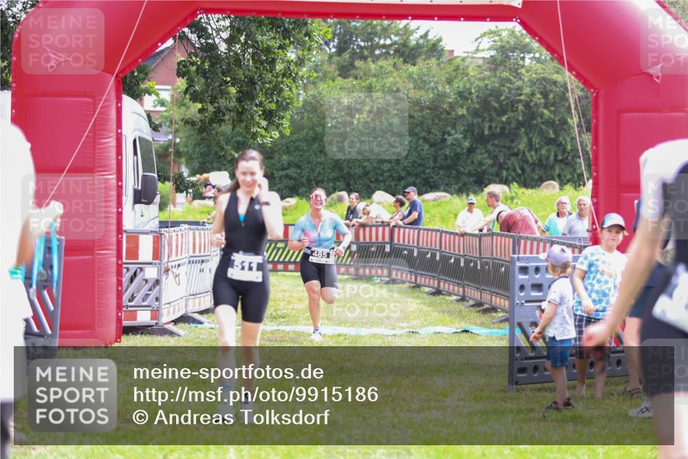 21.06.2026 - 29. Vierlanden-Triathlon Andreas Tolksdorf http://msf.ph/oto/9915186 21.06.2026 11:35:38 Ziel 485, 511 meine-sportfotos.de