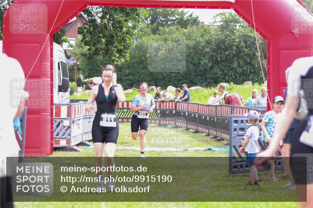 21.06.2026 - 29. Vierlanden-Triathlon Andreas Tolksdorf http://msf.ph/oto/9915190 21.06.2026 11:35:38 Ziel 485, 511 meine-sportfotos.de