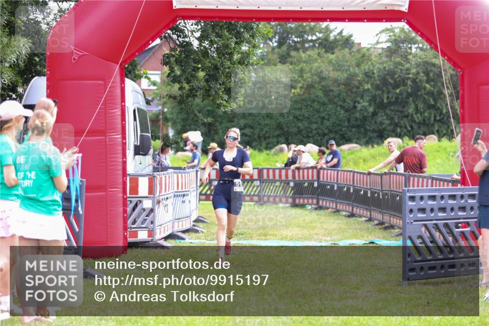 21.06.2026 - 29. Vierlanden-Triathlon Andreas Tolksdorf http://msf.ph/oto/9915197 21.06.2026 11:35:58 Ziel 517 meine-sportfotos.de