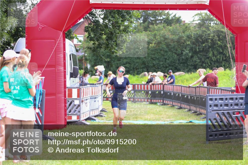 21.06.2026 - 29. Vierlanden-Triathlon Andreas Tolksdorf http://msf.ph/oto/9915200 21.06.2026 11:35:58 Ziel 517 meine-sportfotos.de