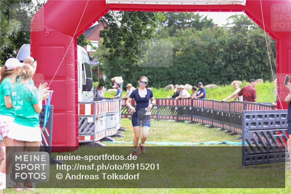 21.06.2026 - 29. Vierlanden-Triathlon Andreas Tolksdorf http://msf.ph/oto/9915201 21.06.2026 11:35:58 Ziel 517 meine-sportfotos.de