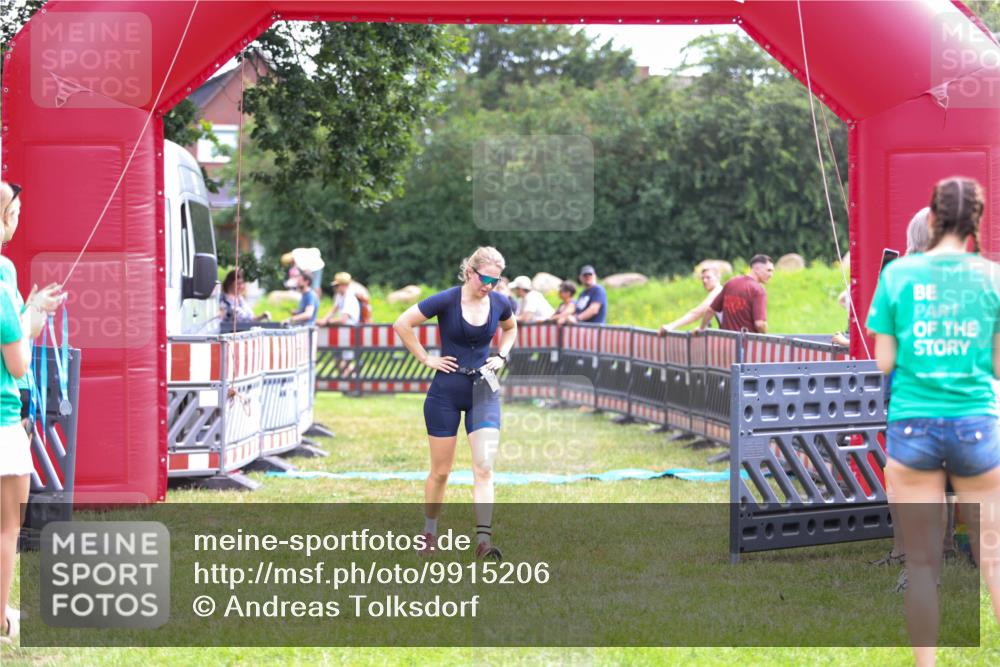 21.06.2026 - 29. Vierlanden-Triathlon Andreas Tolksdorf http://msf.ph/oto/9915206 21.06.2026 11:35:59 Ziel 517 meine-sportfotos.de