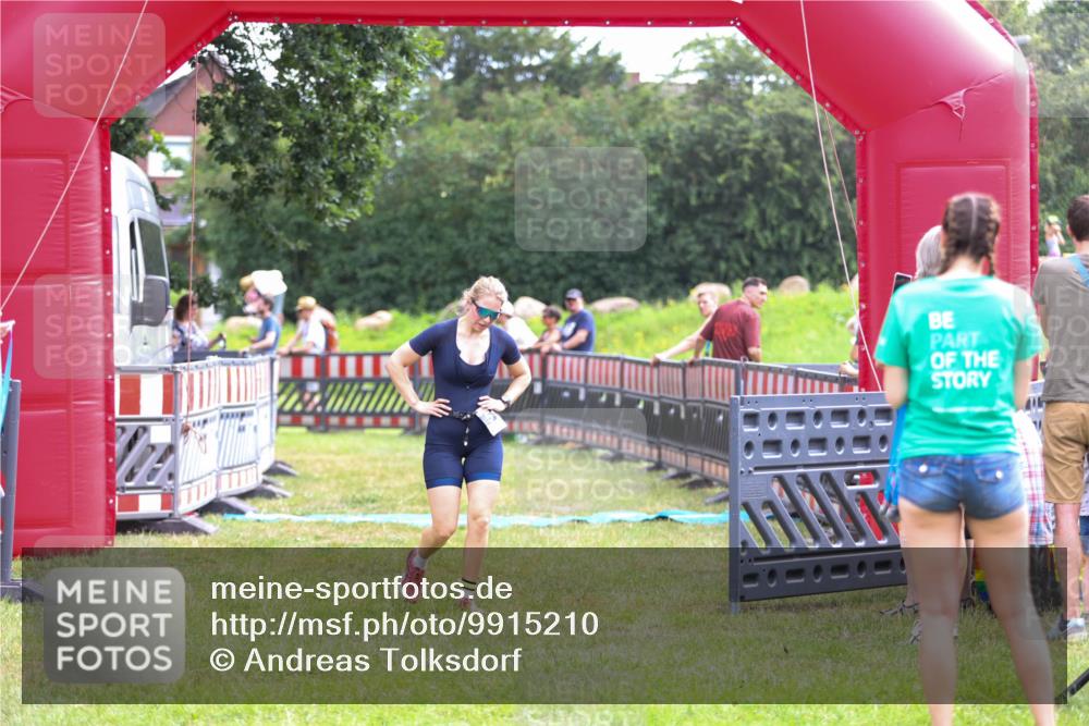 21.06.2026 - 29. Vierlanden-Triathlon Andreas Tolksdorf http://msf.ph/oto/9915210 21.06.2026 11:35:59 Ziel 517 meine-sportfotos.de