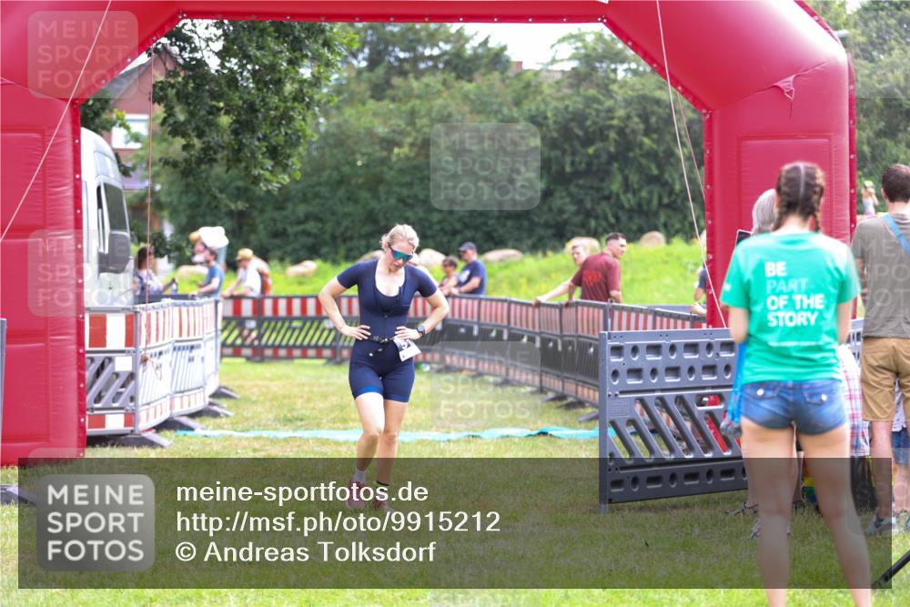 21.06.2026 - 29. Vierlanden-Triathlon Andreas Tolksdorf http://msf.ph/oto/9915212 21.06.2026 11:35:59 Ziel 517 meine-sportfotos.de