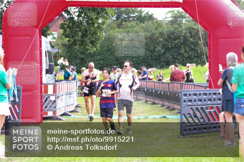 21.06.2026 - 29. Vierlanden-Triathlon Andreas Tolksdorf http://msf.ph/oto/9915221 21.06.2026 11:36:31 Ziel 461, 463, 601, 621 meine-sportfotos.de