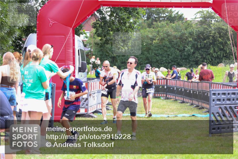 21.06.2026 - 29. Vierlanden-Triathlon Andreas Tolksdorf http://msf.ph/oto/9915228 21.06.2026 11:36:33 Ziel 461, 463, 601, 621 meine-sportfotos.de