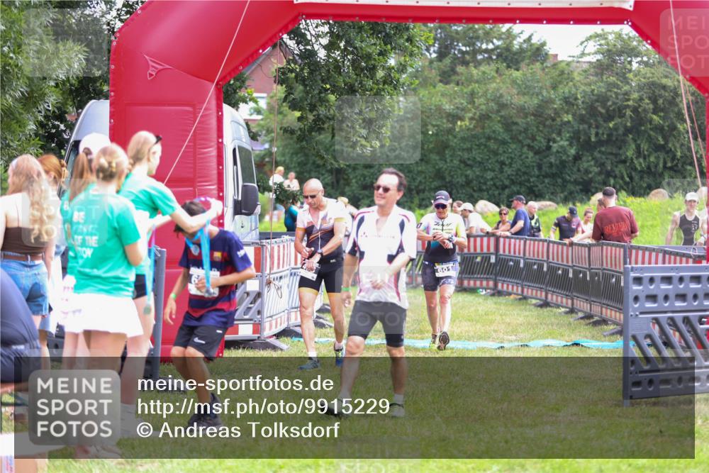 21.06.2026 - 29. Vierlanden-Triathlon Andreas Tolksdorf http://msf.ph/oto/9915229 21.06.2026 11:36:33 Ziel 461, 463, 601, 621 meine-sportfotos.de