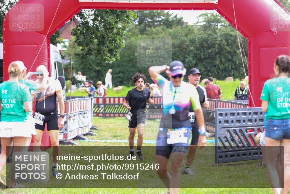 21.06.2026 - 29. Vierlanden-Triathlon Andreas Tolksdorf http://msf.ph/oto/9915246 21.06.2026 11:36:45 Ziel 400, 461, 508 meine-sportfotos.de