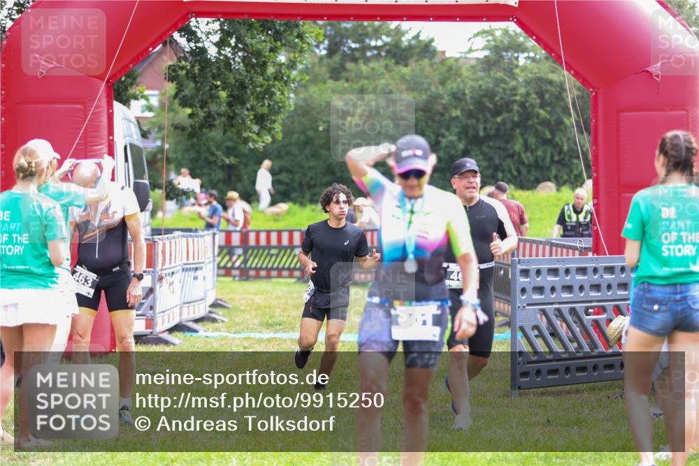 21.06.2026 - 29. Vierlanden-Triathlon Andreas Tolksdorf http://msf.ph/oto/9915250 21.06.2026 11:36:45 Ziel 400, 461, 508 meine-sportfotos.de